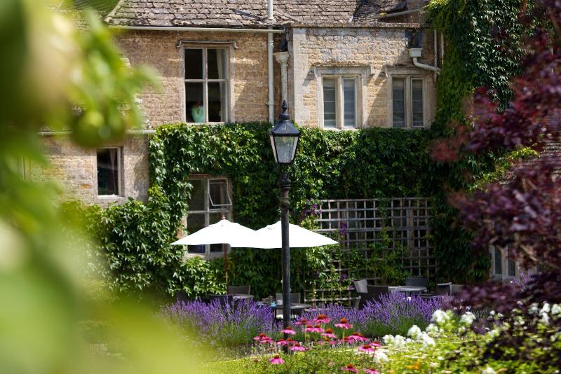 Lords Of The Manor Hotel - Genel