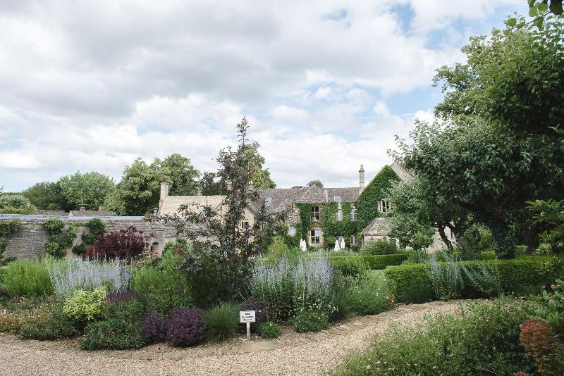 Lords Of The Manor Hotel - Genel