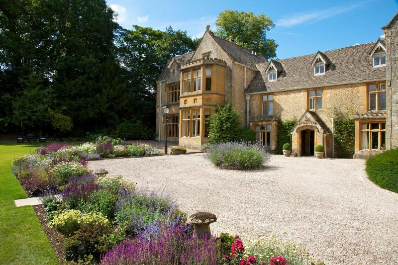 Lords Of The Manor Hotel - Genel