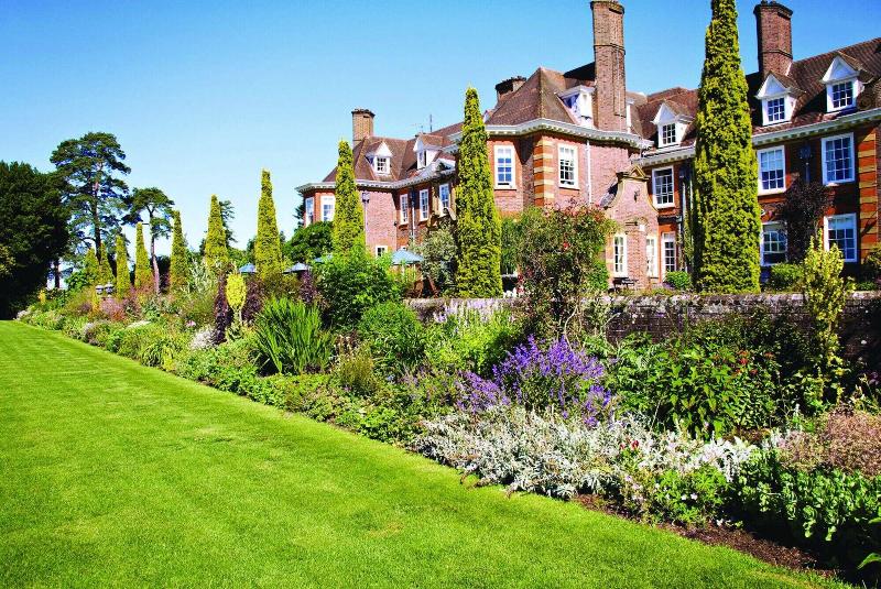 Barnett Hill - Luxury Hotel - Genel