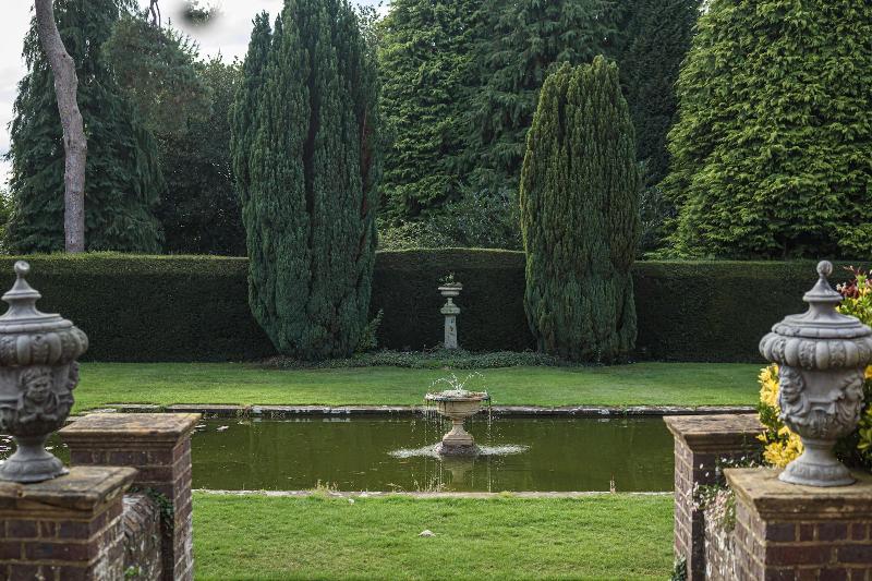 Barnett Hill - Luxury Hotel - Genel