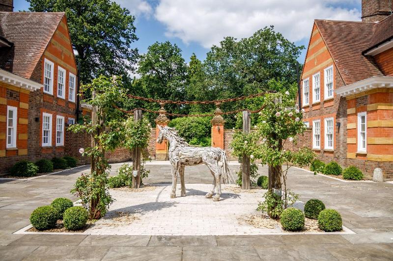 Barnett Hill - Luxury Hotel - Genel