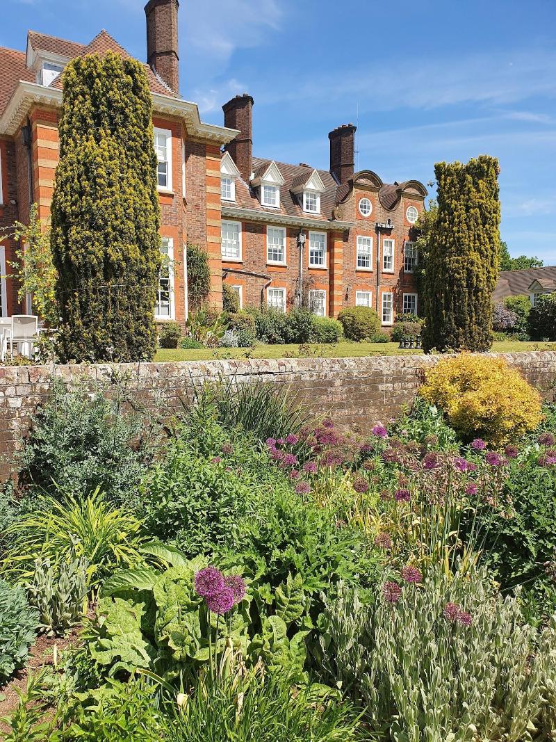 Barnett Hill - Luxury Hotel - Genel