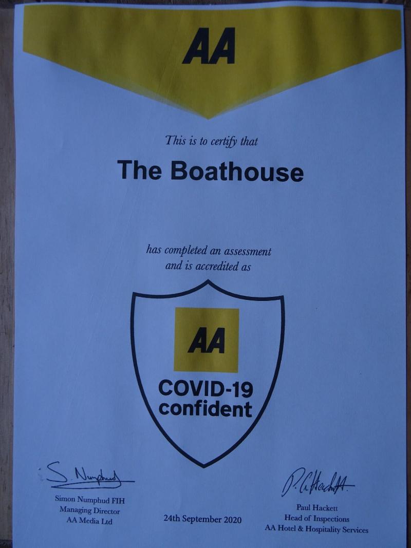 The Boathouse & Riverside Rooms - Aktivite