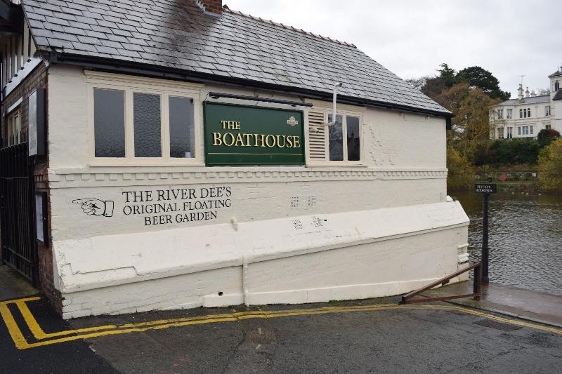 The Boathouse & Riverside Rooms - Genel