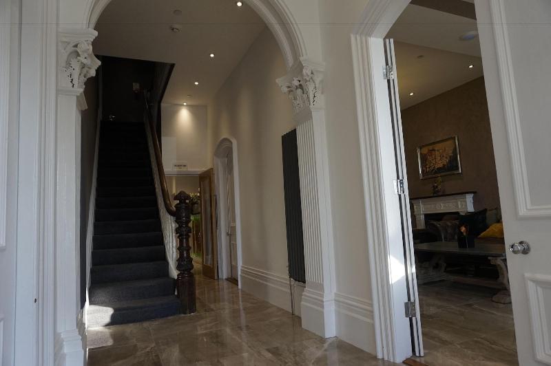 Halvard Hotel - Lobi