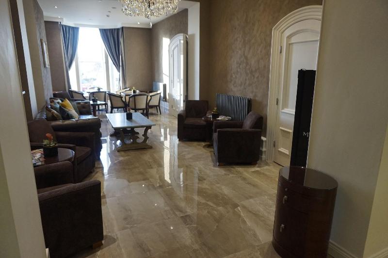 Halvard Hotel - Lobi