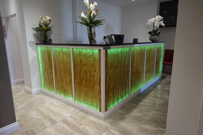 Halvard Hotel - Lobi