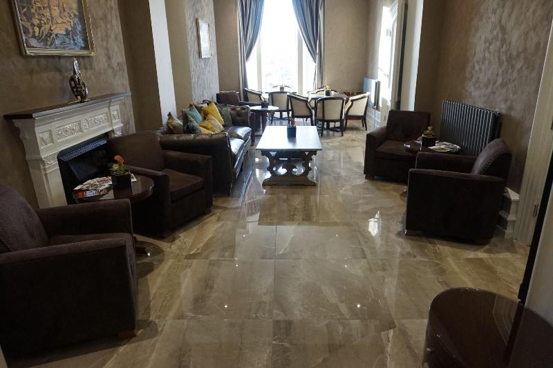 Halvard Hotel - Lobi