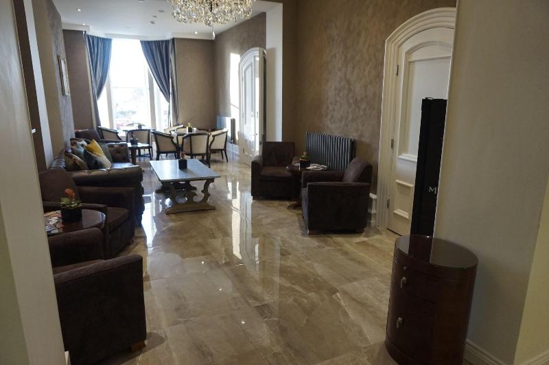 Halvard Hotel - Lobi