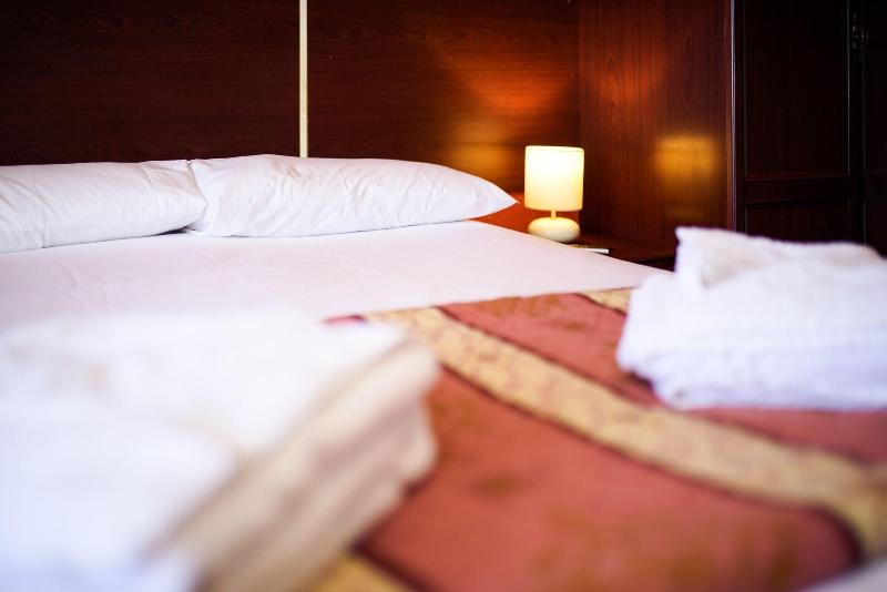Delmont Hotel - Oda