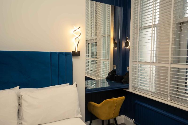 Delmont Hotel - Oda