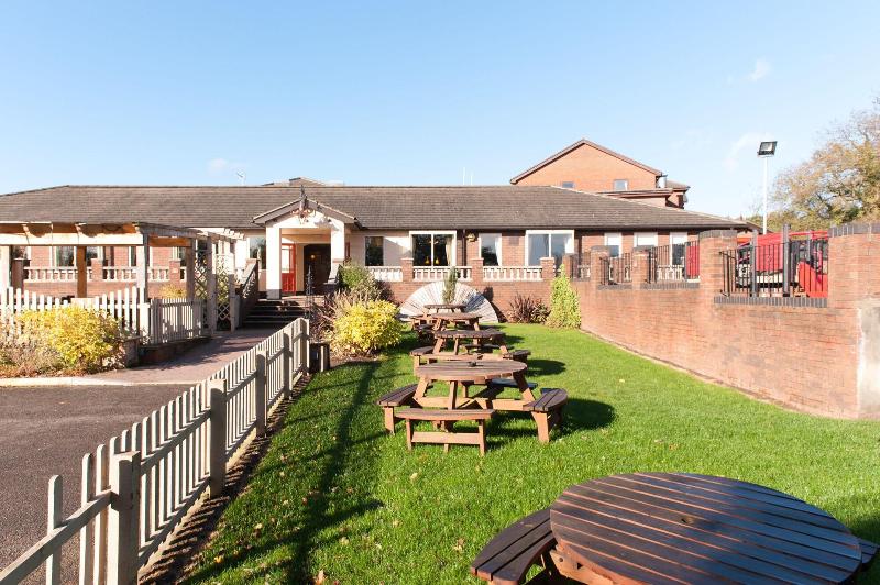 Boundary, Alfreton by Marston's Inns - Teras