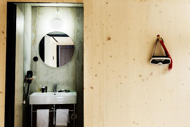 Zero Box Lodge Porto - Oda