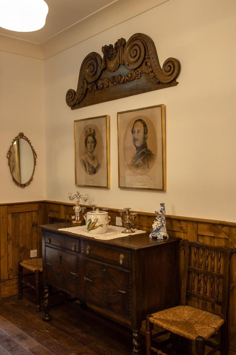The Whispering Pine Lodge - Lobi
