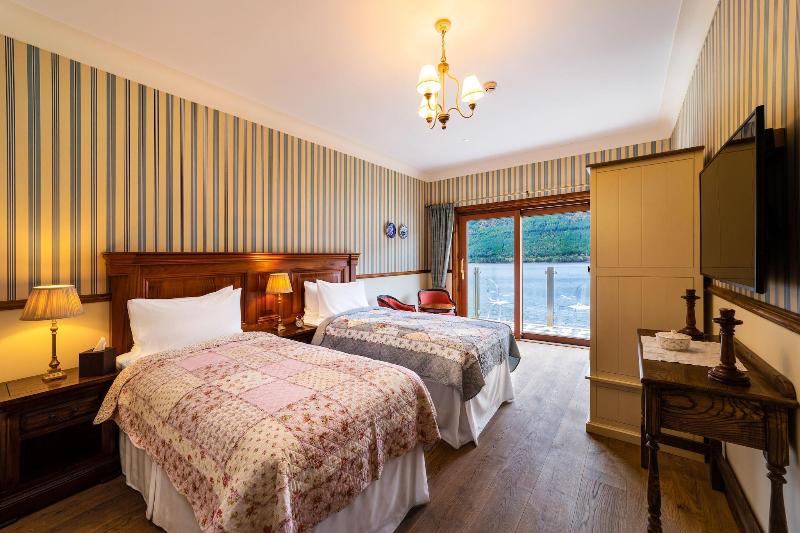 The Whispering Pine Lodge - Oda