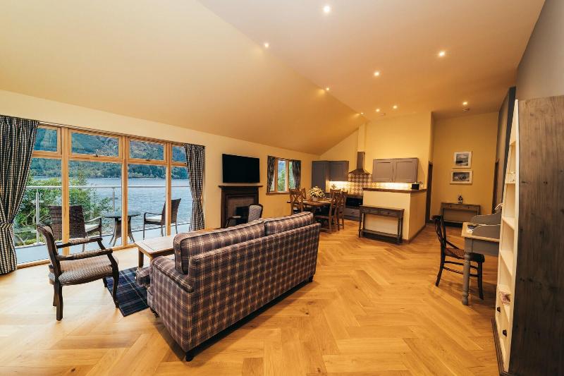 The Whispering Pine Lodge - Oda