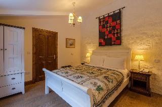 The Whispering Pine Lodge fotoÄŸrafÄ±