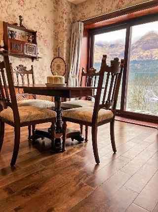 The Whispering Pine Lodge fotoÄŸrafÄ±