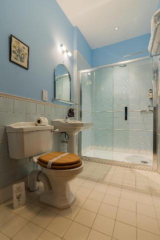 The Whispering Pine Lodge fotoÄŸrafÄ±
