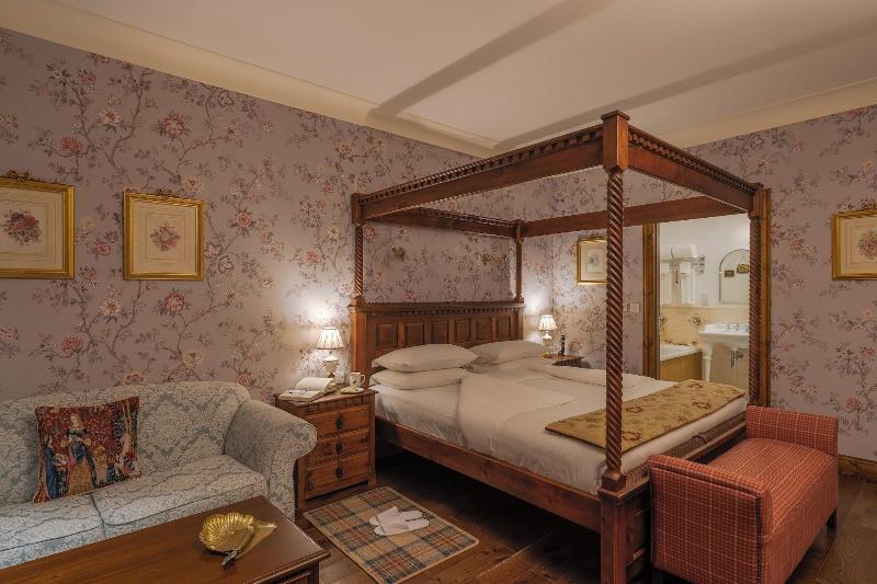 The Whispering Pine Lodge - Oda