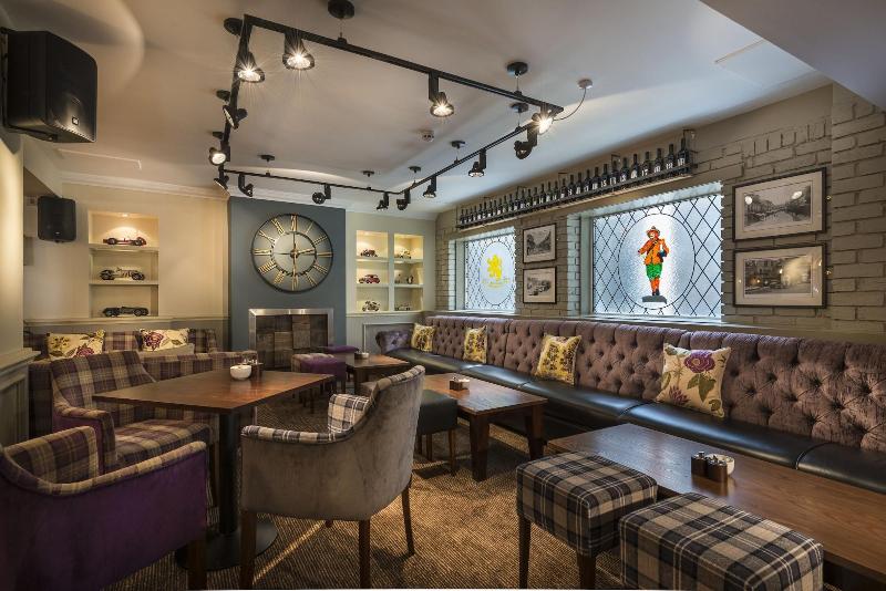 The Golden Lion - Bar