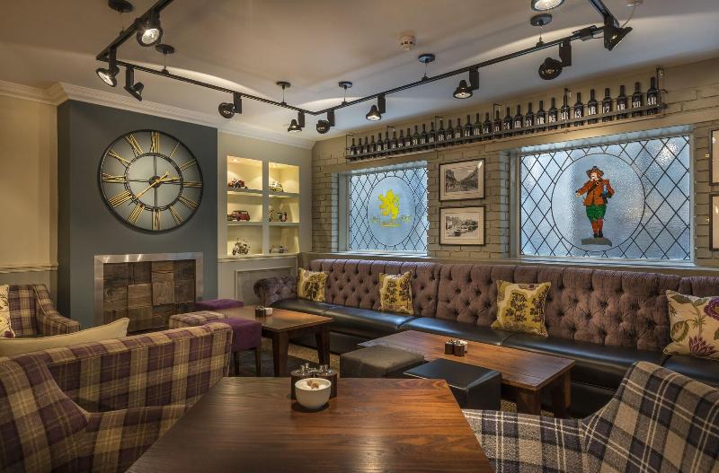 The Golden Lion - Bar