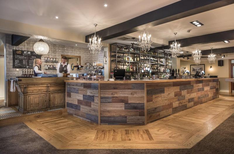 The Golden Lion - Bar