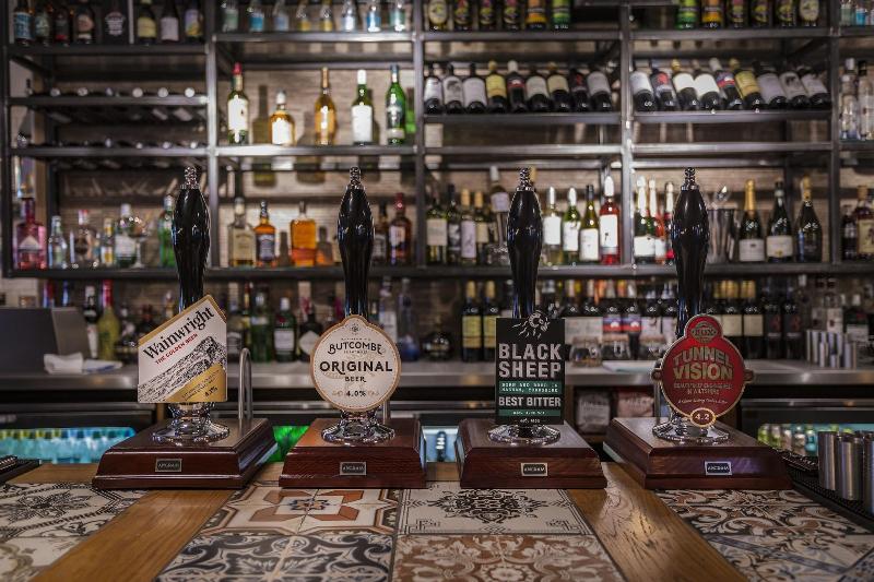 The Golden Lion - Bar