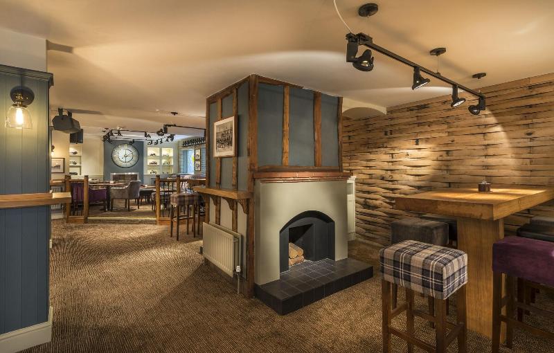 The Golden Lion - Bar