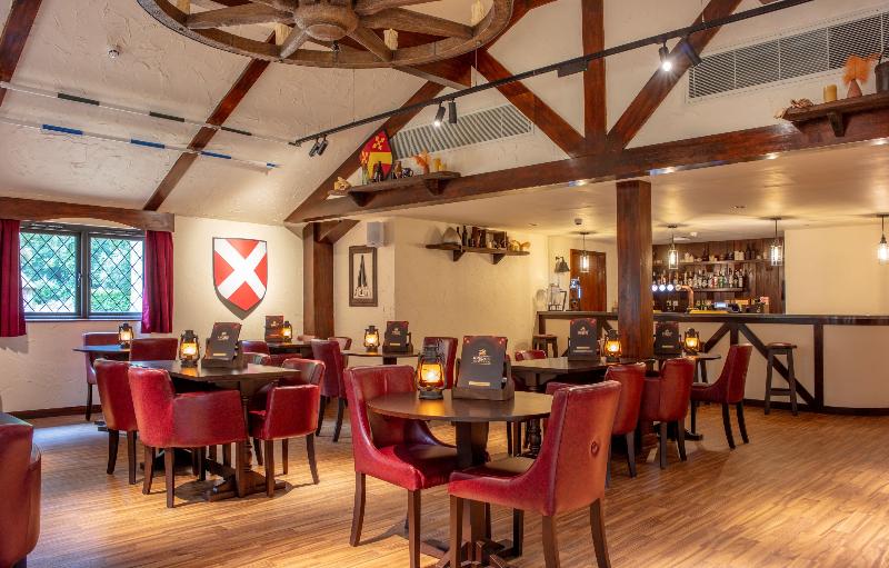 Warwick Castle Hotel and Knight's Village - Bar