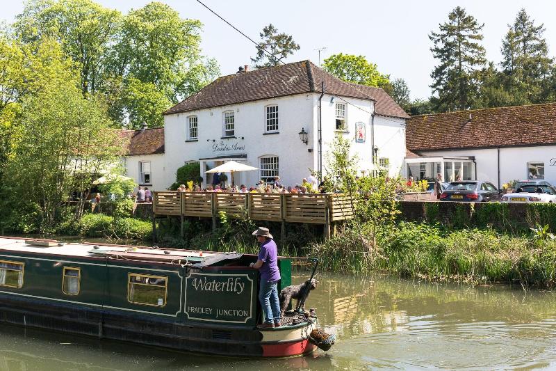 The Dundas Arms - Genel