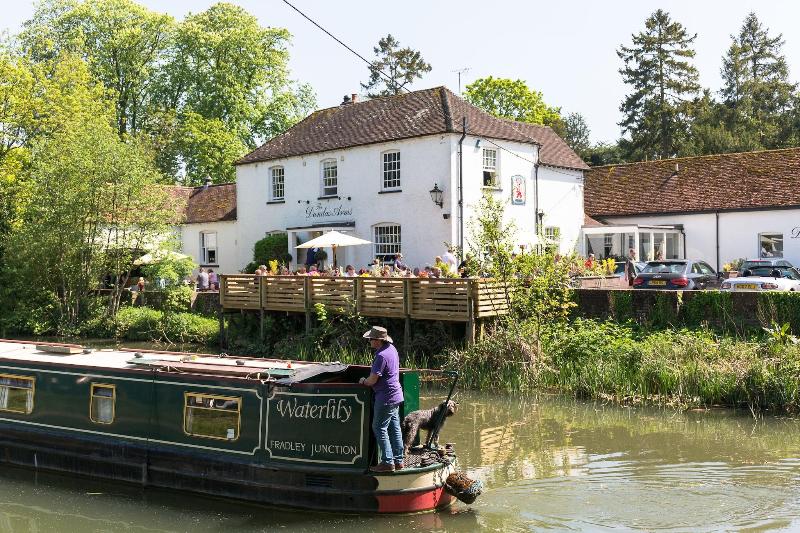 The Dundas Arms - Genel