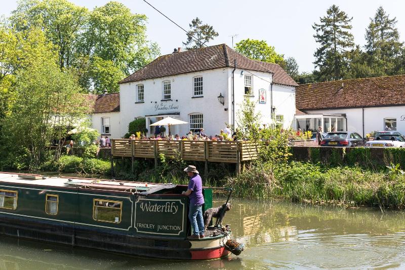 The Dundas Arms - Genel