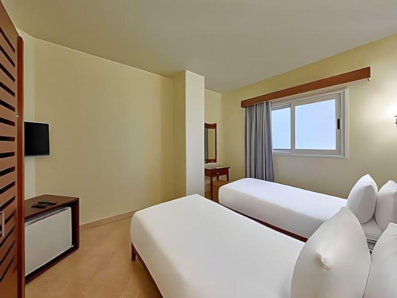Golden Carven Hotel - Genel