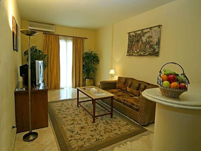 Golden Carven Hotel - Oda