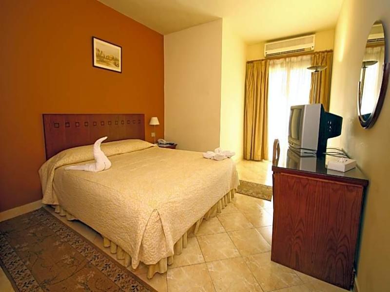 Golden Carven Hotel - Oda