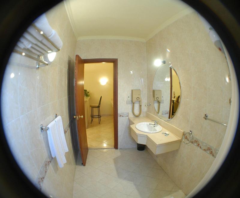 Golden Carven Hotel - Oda