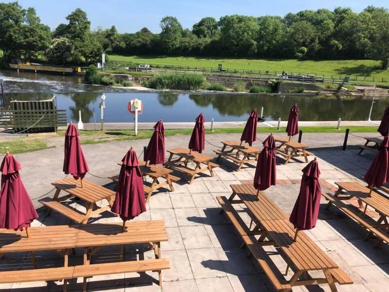 The Riverside Inn - Genel