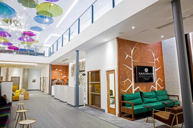 Sandman Signature Aberdeen Hotel - Lobi