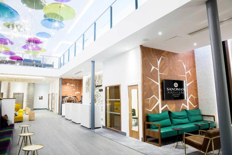 Sandman Signature Aberdeen Hotel - Lobi