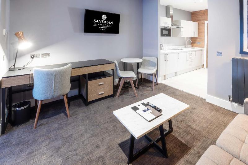 Sandman Signature Aberdeen Hotel - Oda