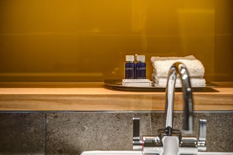 Apex City Of Bath Hotel - Oda