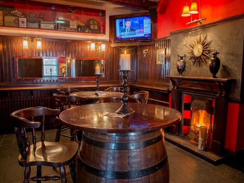 The Golden Eagle - Bar