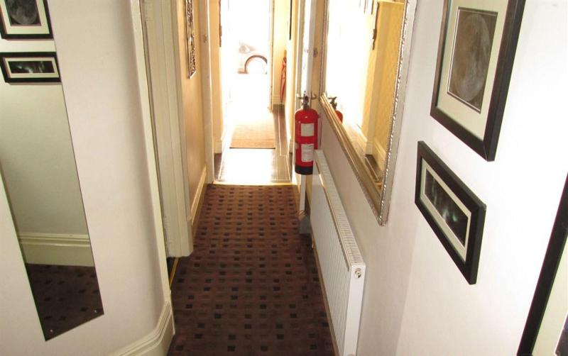 The Garnett Hotel - Lobi