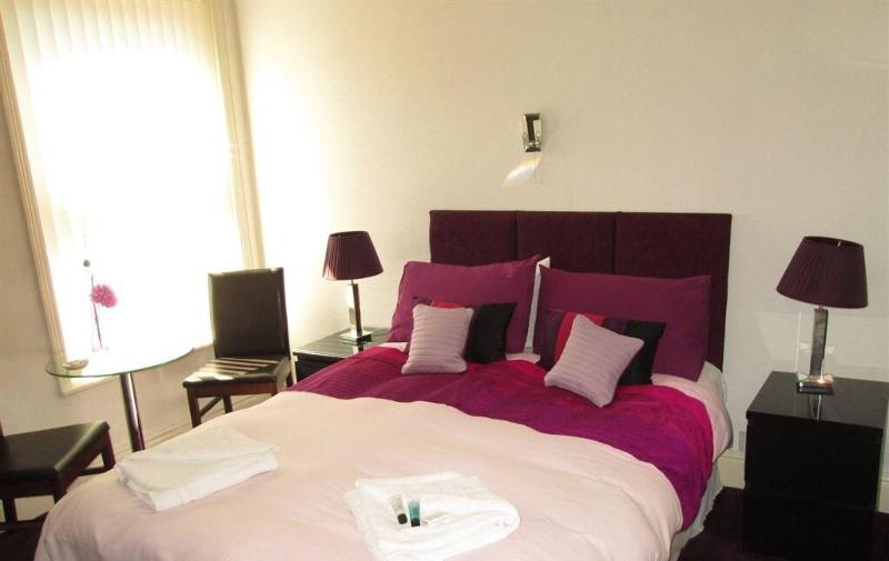 The Garnett Hotel - Oda