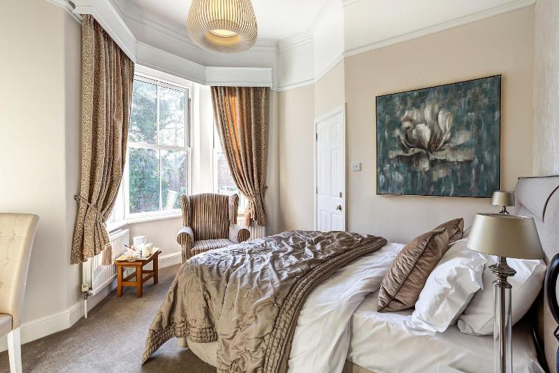 The Alexandra Court Hotel - Oda