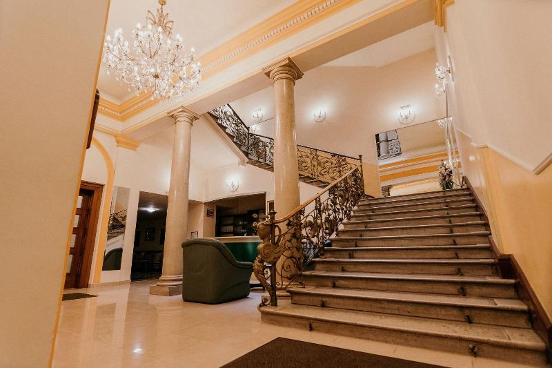 Tisza Hotel - Lobi