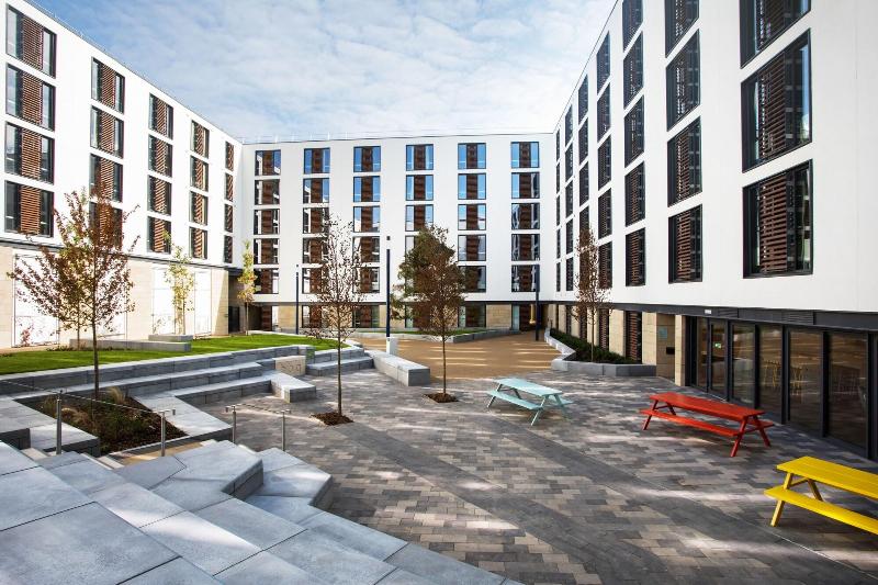 Salisbury Court - Genel