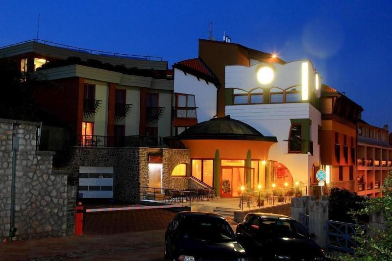 Sándor Hotel - Genel